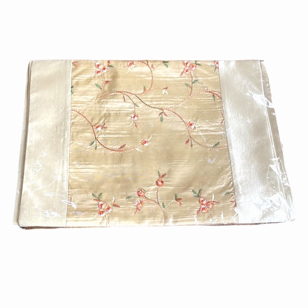 Four peach 🍑 colored embroidered placemats. NWOT
